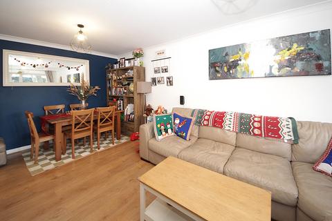 2 bedroom flat for sale, Grange Gardens, Southgate, London, N14