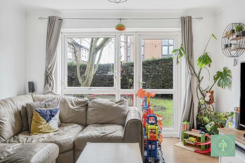 2 bedroom flat for sale, Grange Gardens, Southgate, London, N14