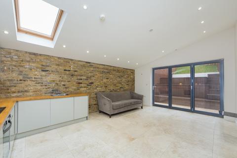 68a Gifford Street, London, N1 0DF