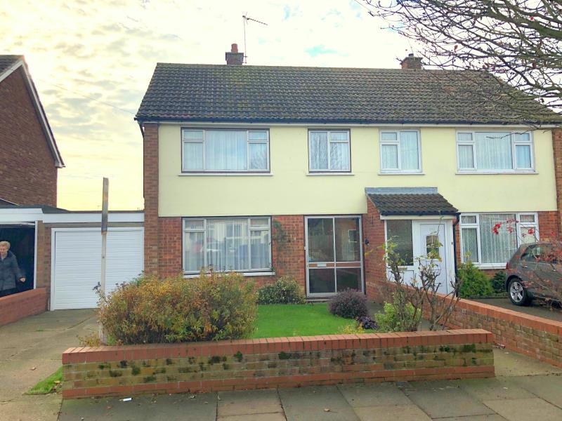 DEFOE ROAD, IPSWICH 3 bed semidetached house £875 pcm (£202 pw)