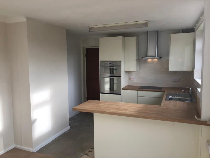 DEFOE ROAD, IPSWICH 3 bed semidetached house £875 pcm (£202 pw)