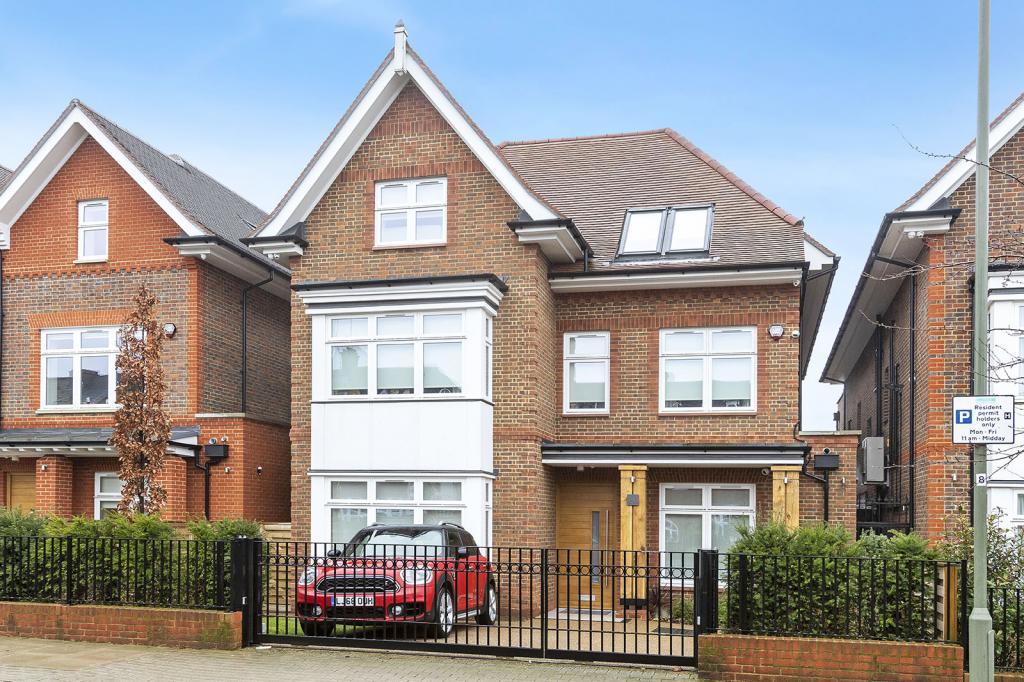 The Park Golders Hill NW11 6 bed detached house £19,500 pcm (£4,500 pw)