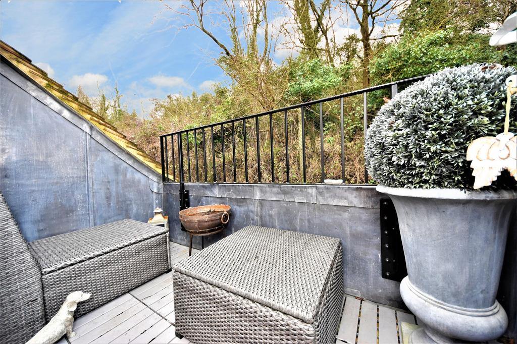 Balcony off bedroom