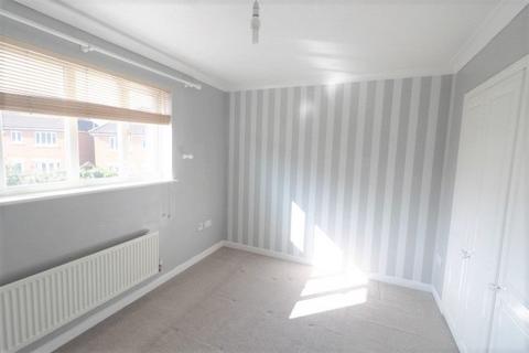 2 bedroom terraced house to rent, Anatase Close, Sittingbourne