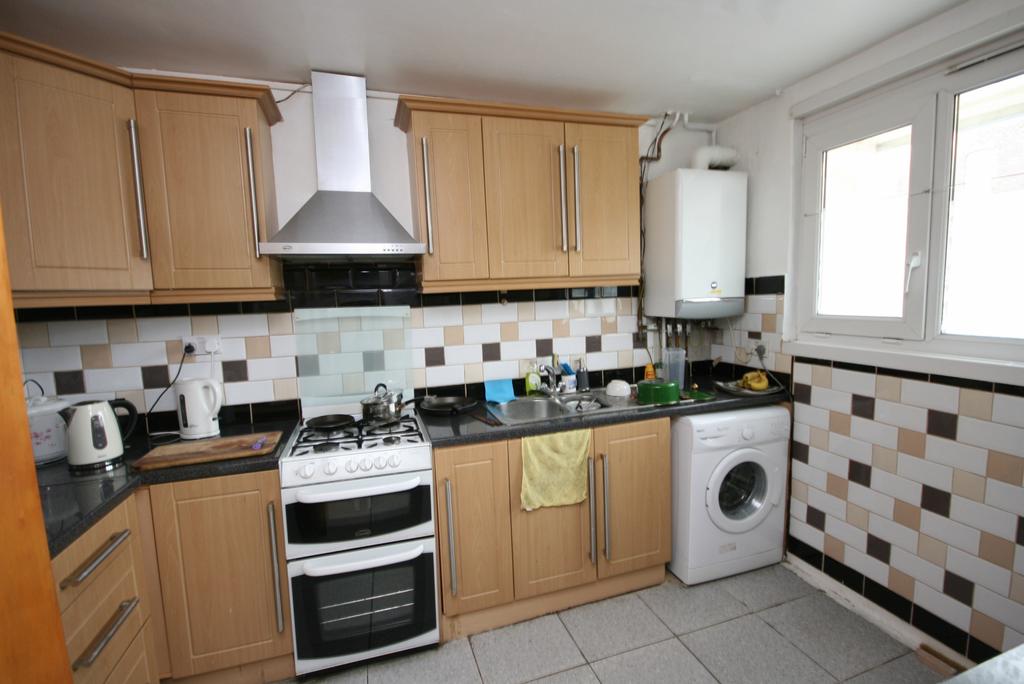 3/4 Bed Maisonette (No Lounge) in Bethnal Green