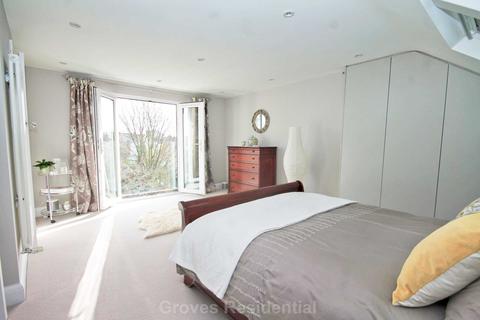 51 Albany Road, New Malden, KT3 3NY