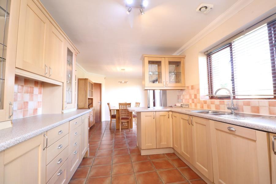 WOODHALL PARK AVENUE, STANNINGLEY... 4 bed detached house £1,800 pcm