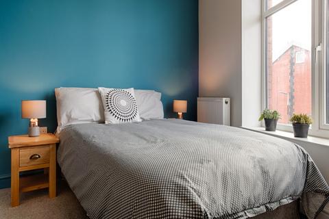7 bedroom house share to rent - Heywood Street, Bury, BL9