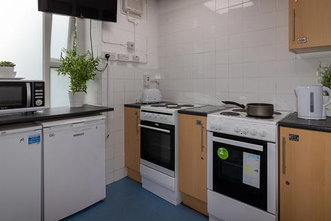 1 bedroom in a flat share to rent - Brabant Rd, Wood Green, London N22 6UZ, UK