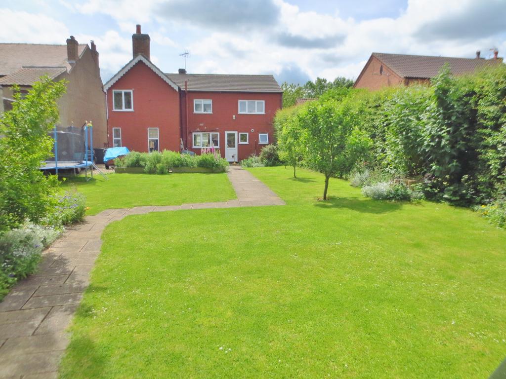 Grantham Road, Bingham NG13 5 bed detached house £289,950