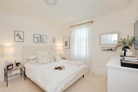 19 Point Close, London, SE10 8QS