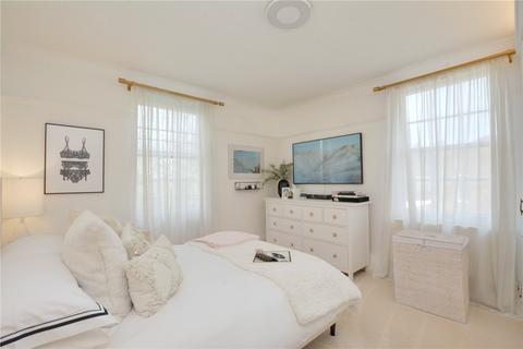 19 Point Close, London, SE10 8QS