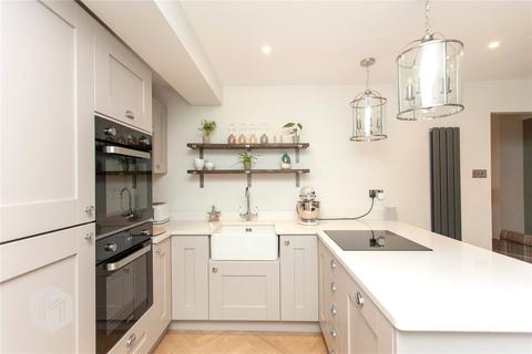 6 Annecy Close, Bury, BL8 1UN