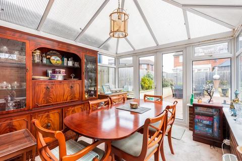 5 Hazelrig Drive, Thame, OX9 3XL