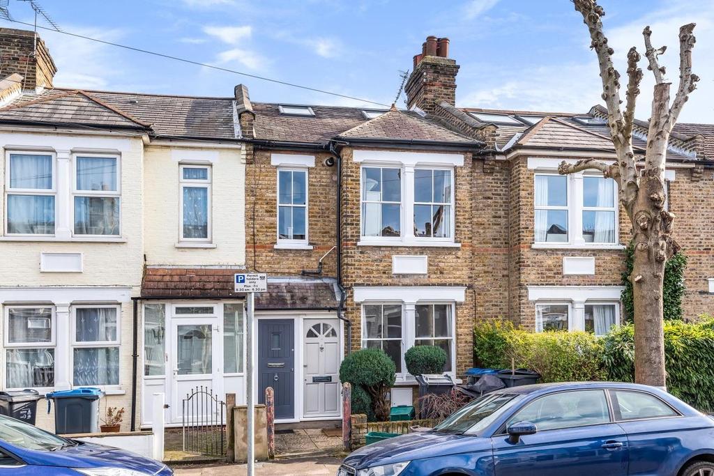 Vernon Avenue, Raynes Park 2 bed flat £425,000