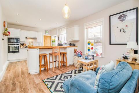 7 Campbell Road, Bedford, MK40 3DD