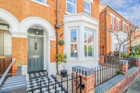 7 Campbell Road, Bedford, MK40 3DD