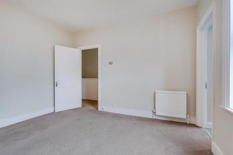 8a Rosslyn Crescent, Harrow, HA1 2RZ