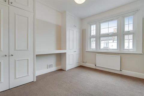 8a Rosslyn Crescent, Harrow, HA1 2RZ