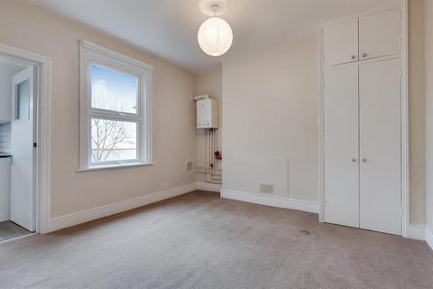 8a Rosslyn Crescent, Harrow, HA1 2RZ