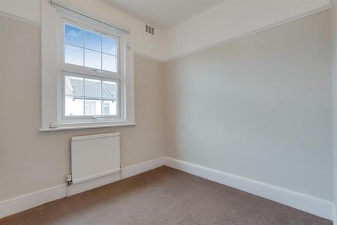 8a Rosslyn Crescent, Harrow, HA1 2RZ