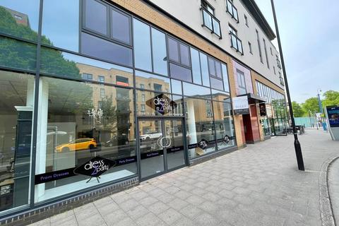 Retail property (high street) to rent - Queensway, Southampton, Hampshire, SO14