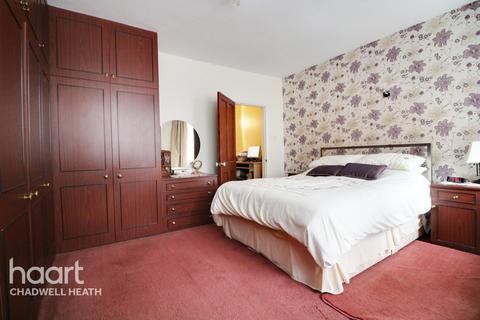 54 Albany Road, Romford, RM6 6BS