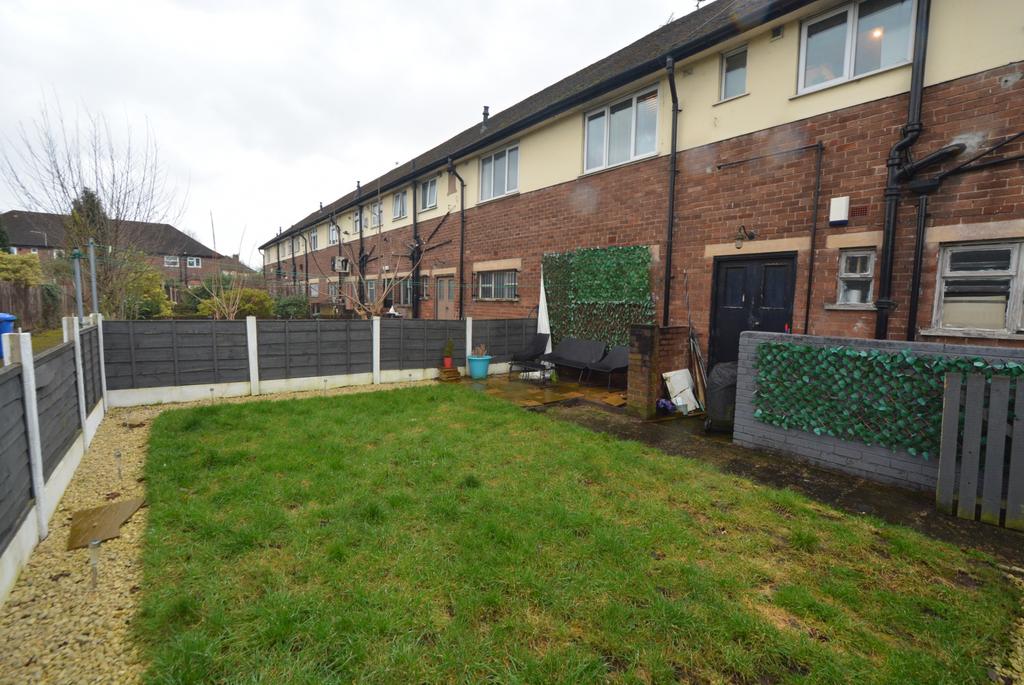 Barkway Road Stretford M32 2 bed flat £700 pcm (£162 pw)
