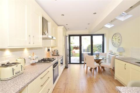 25 Albion Road, Reigate, RH2 7JY