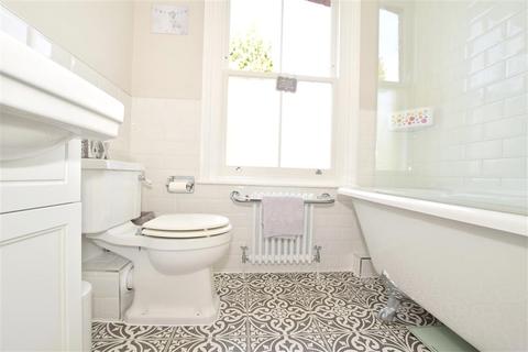 25 Albion Road, Reigate, RH2 7JY