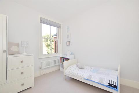 25 Albion Road, Reigate, RH2 7JY