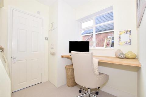 25 Albion Road, Reigate, RH2 7JY