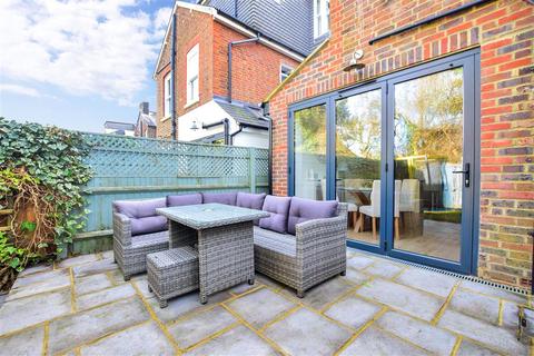 25 Albion Road, Reigate, RH2 7JY