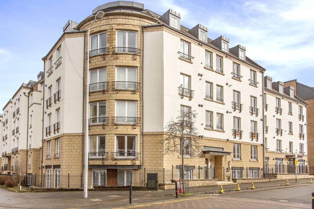 54B/4, Annandale Street, Bellevue, Edinburgh, EH7 4AZ 3 bed flat £299,000