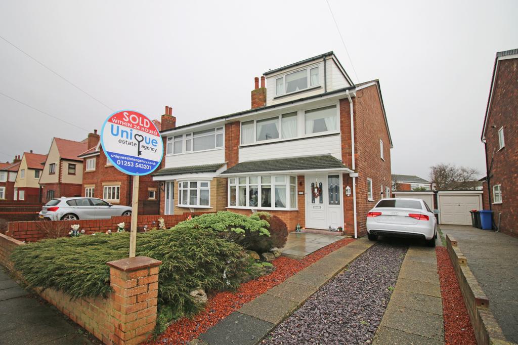 Rossall Grange Lane, Fleetwood, FY7 4 bed semidetached house £199,950