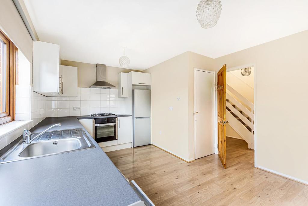 West Hill Close, Elstead, Godalming, GU8 3 bed semidetached house £