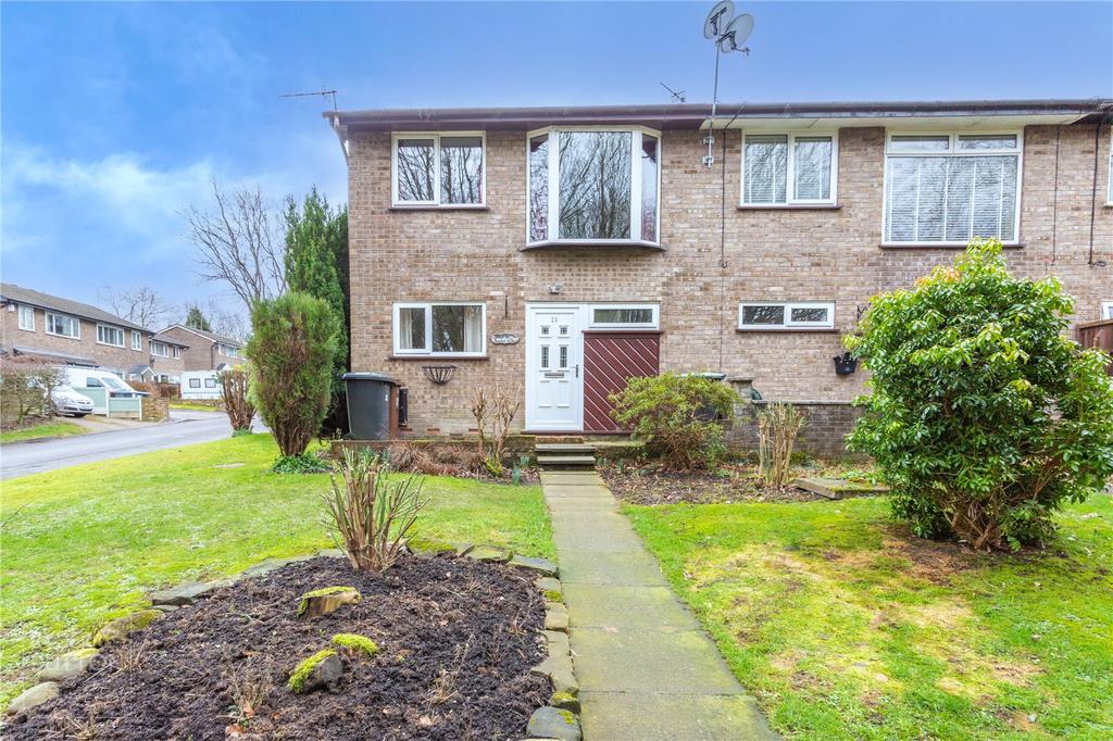 Turnlee Drive, Glossop, SK13 3 bed end of terrace house £184,950