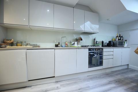 3 bedroom flat to rent, London N19