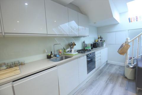 3 bedroom flat to rent, London N19