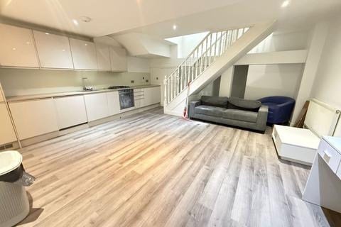 3 bedroom flat to rent, London N19