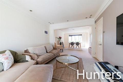 12 Royal Avenue, Worcester Park, KT4 7JE