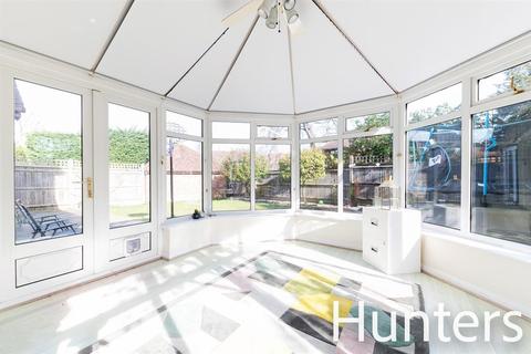 12 Royal Avenue, Worcester Park, KT4 7JE