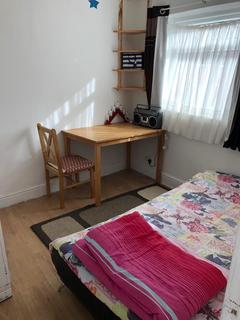 Studio to rent - St. Heliers Avenue, HOUNSLOW, Greater London, TW3