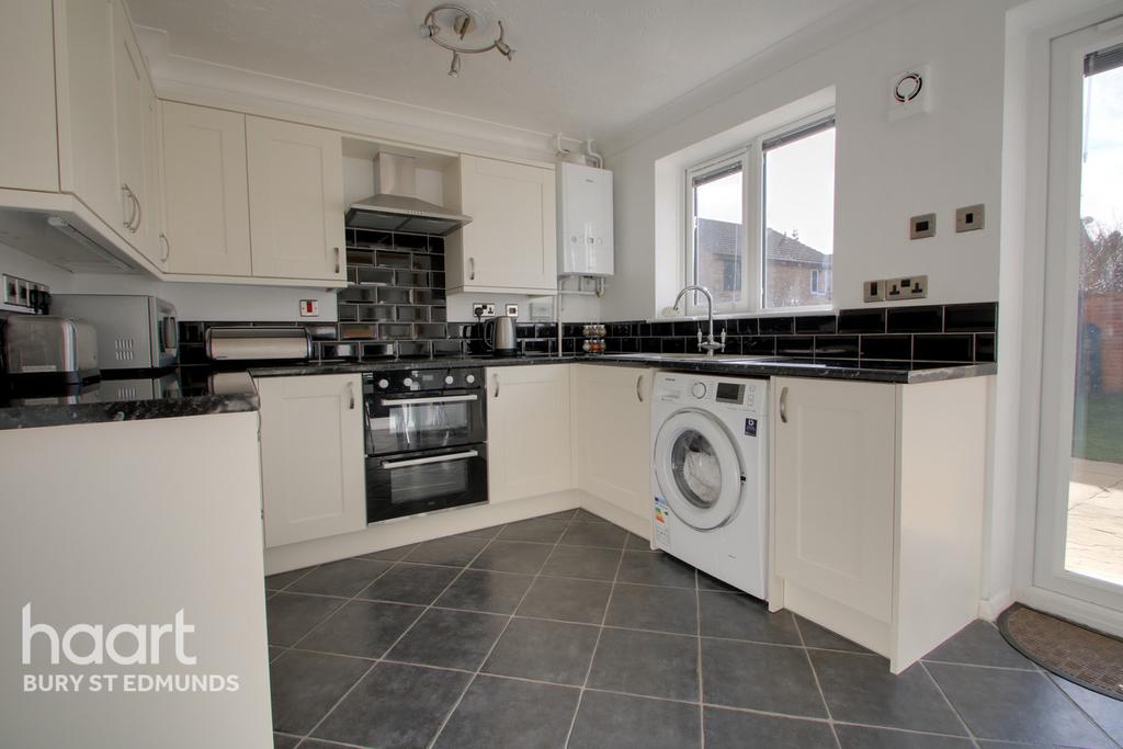 Rowan Drive, Bury St Edmunds 3 bed semidetached house £265,000