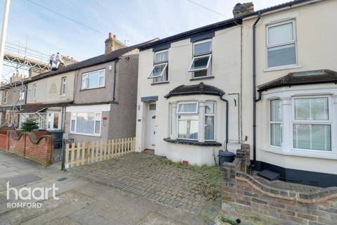 237 Marks Road, Romford, RM7 7AL