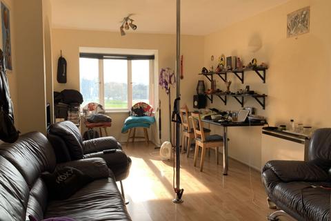 2 bedroom flat for sale - Viewfield Close, Harrow, HA3