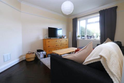 2 bedroom flat to rent, Hampden Court, London