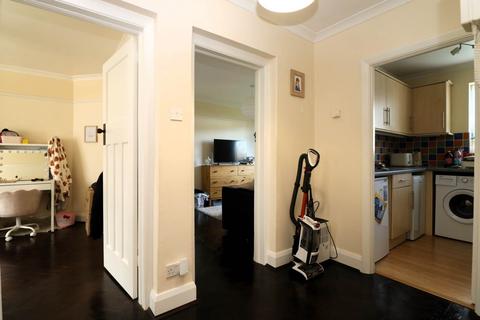 2 bedroom flat to rent, Hampden Court, London