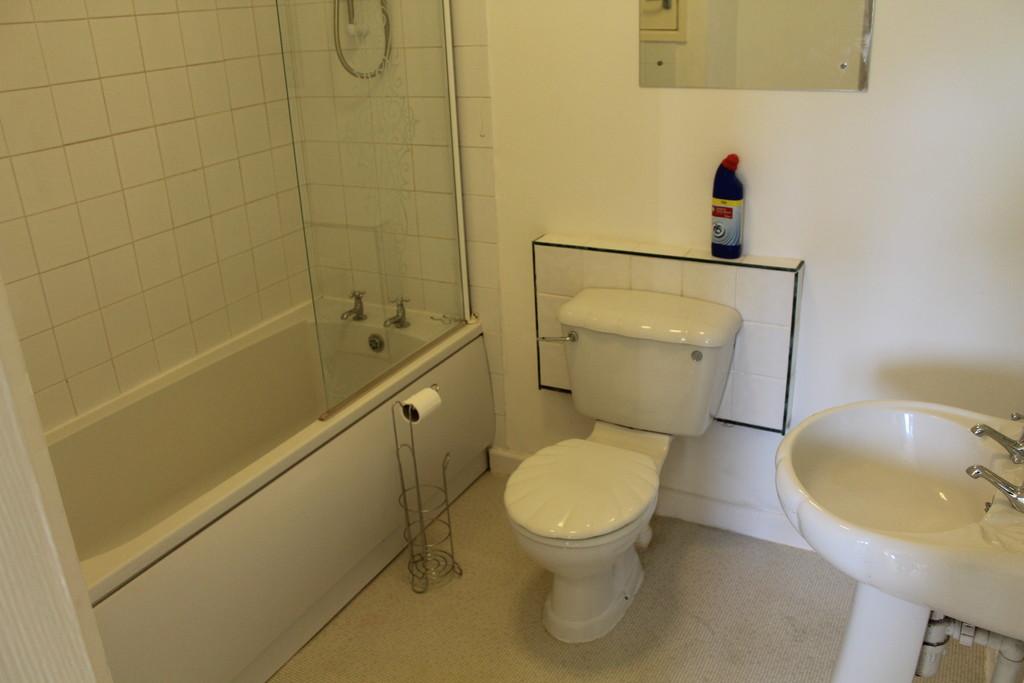 Bathroom   Flat 2