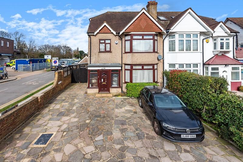 Whitchurch Lane, Edgware, Greater London. HA8 6QT 3 bed semidetached